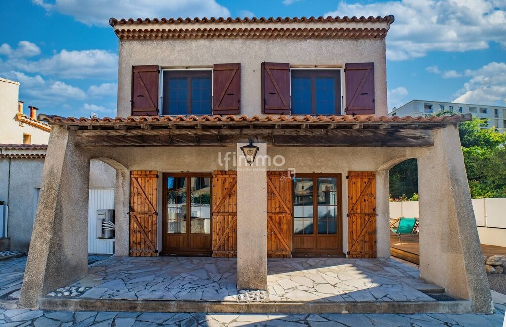 Photo 3 : Maison 5 pièces avec jardin et piscine - St Tronc