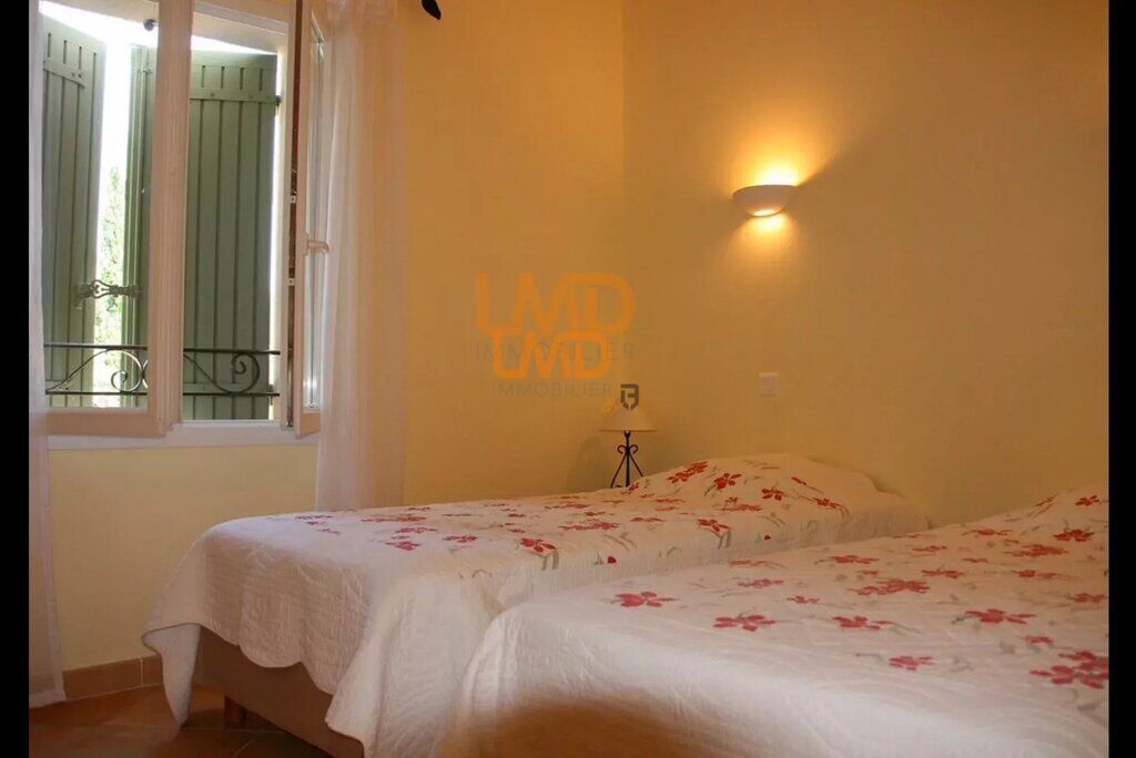 Photo 18 : Villa avec gîte  sur 5000 m2 de terrain, Piscine. Garage