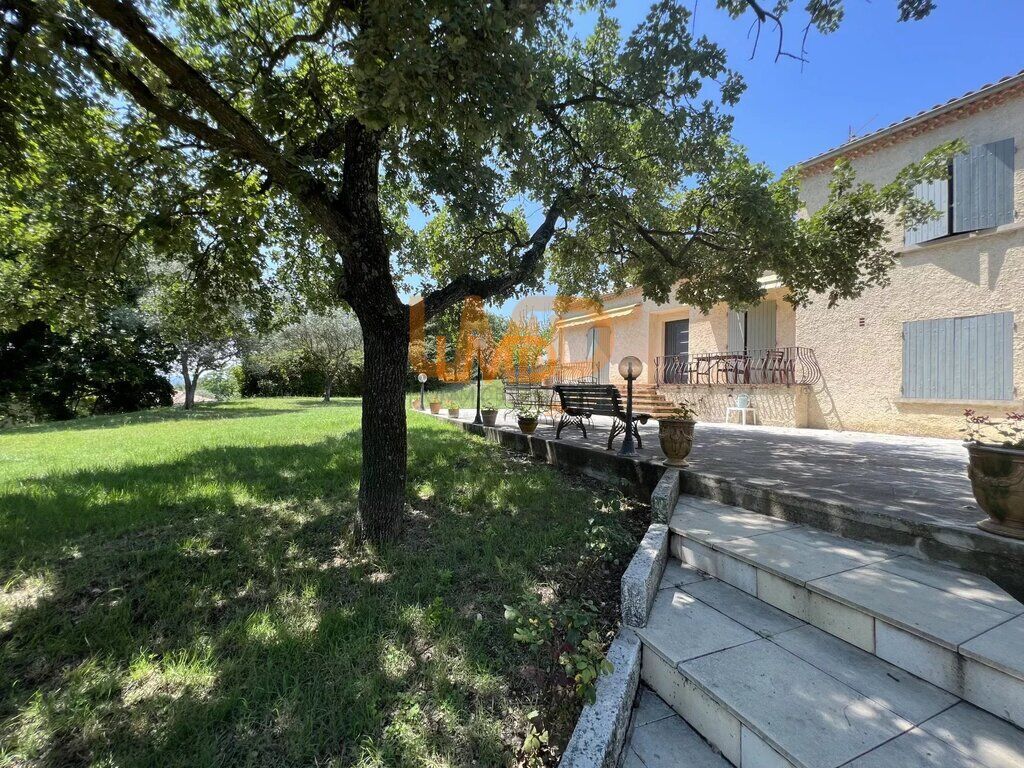 Photo 1 : Villa avec gîte  sur 5000 m2 de terrain, Piscine. Garage