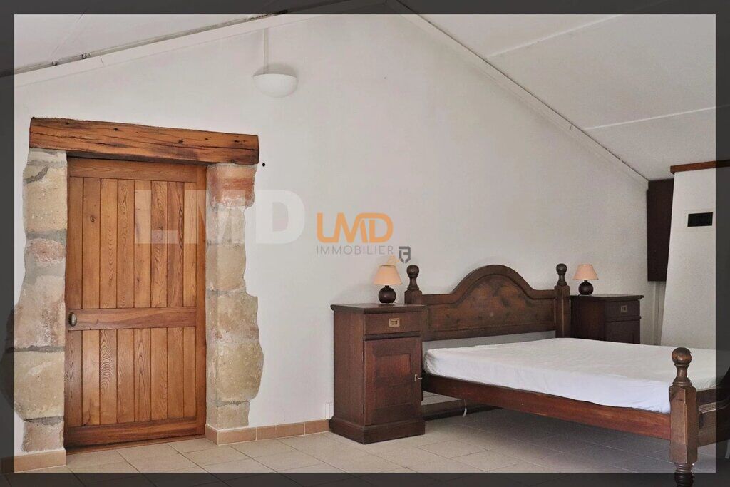 Photo 10 : Charmante maison en pierre avec dépendance et terrain boisé