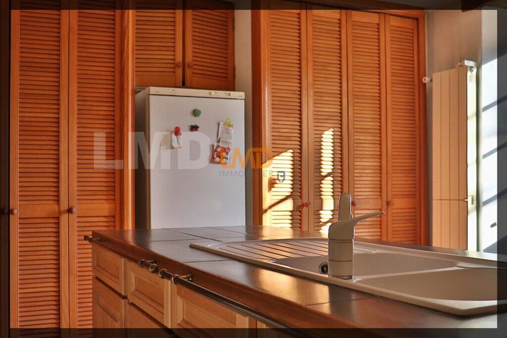 Photo 2 : Charmante maison en pierre avec dépendance et terrain boisé