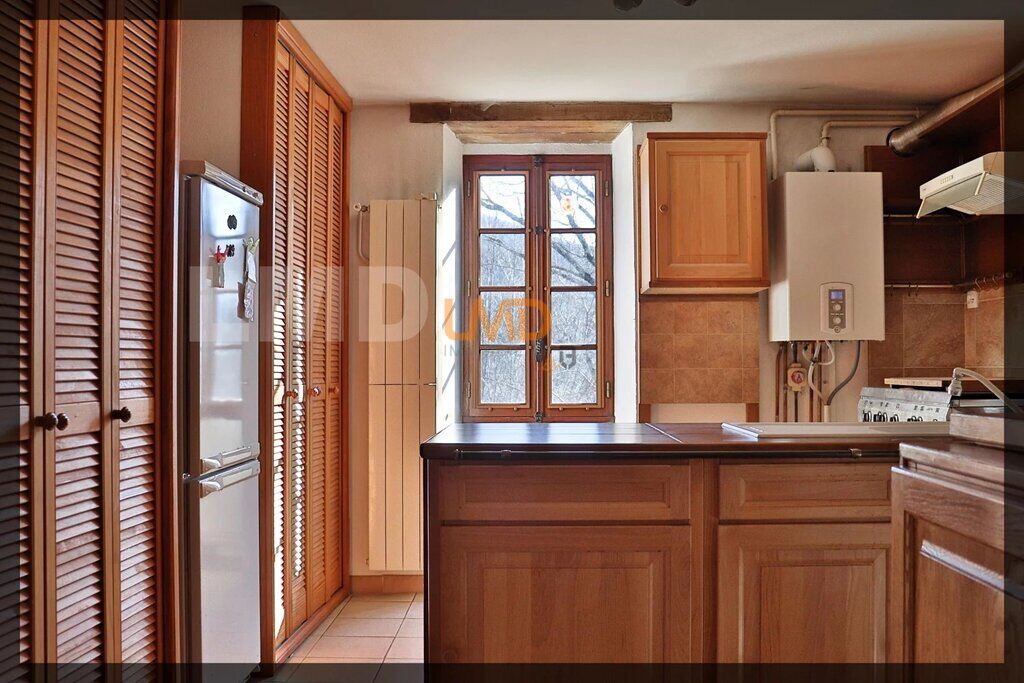 Photo 5 : Charmante maison en pierre avec dépendance et terrain boisé