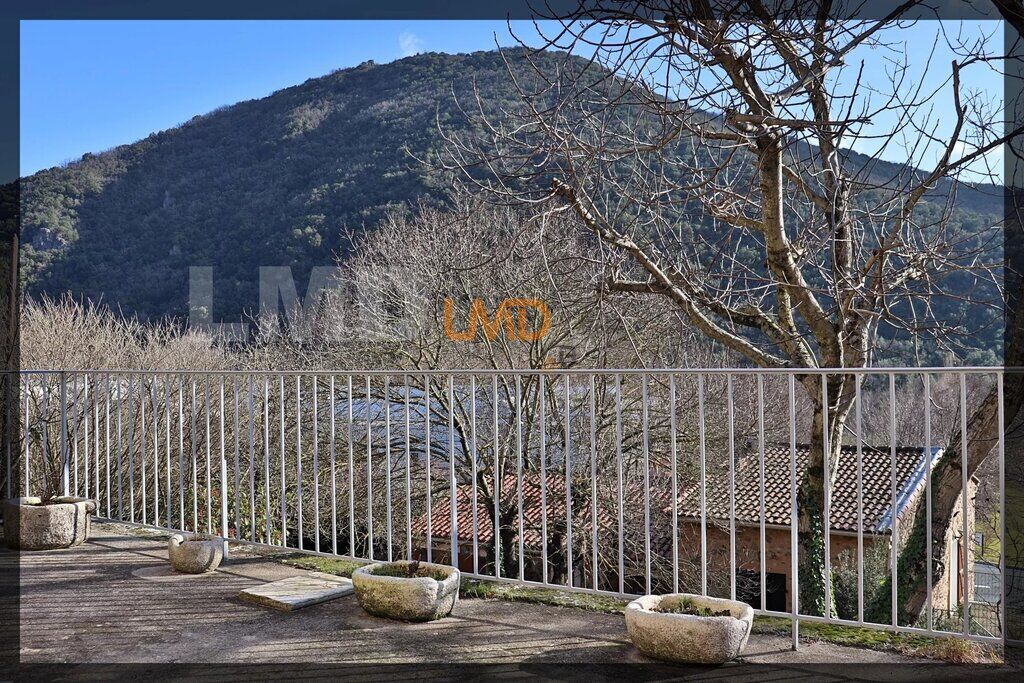 Photo 6 : Charmante maison en pierre avec dépendance et terrain boisé