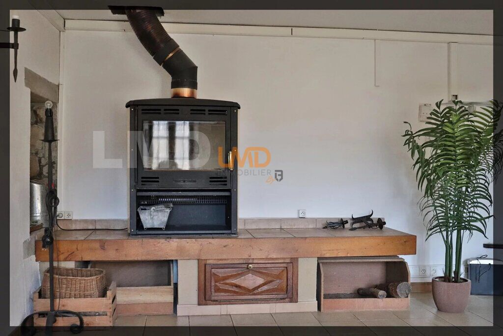 Photo 7 : Charmante maison en pierre avec dépendance et terrain boisé