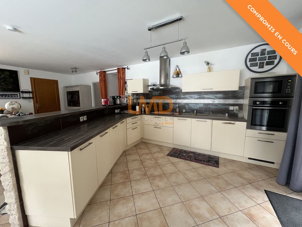 Photo 8 : Mercuer – Maison T6 avec piscine, terrasses et grand garage