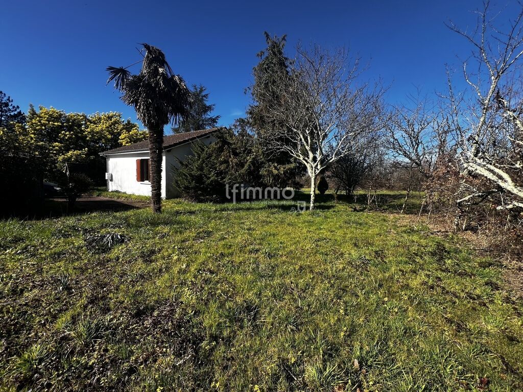 Photo 12 : Maison de 73m² à rénover avec son bel espace extérieur - Montpon