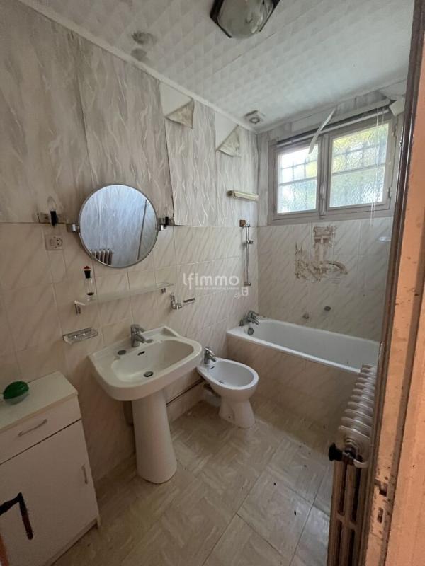 Photo 8 : Maison de 73m² à rénover avec son bel espace extérieur - Montpon