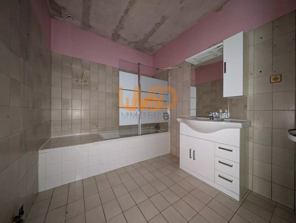 Photo 6 : Maison de Village avec Grande Terrasse et Local Commercial