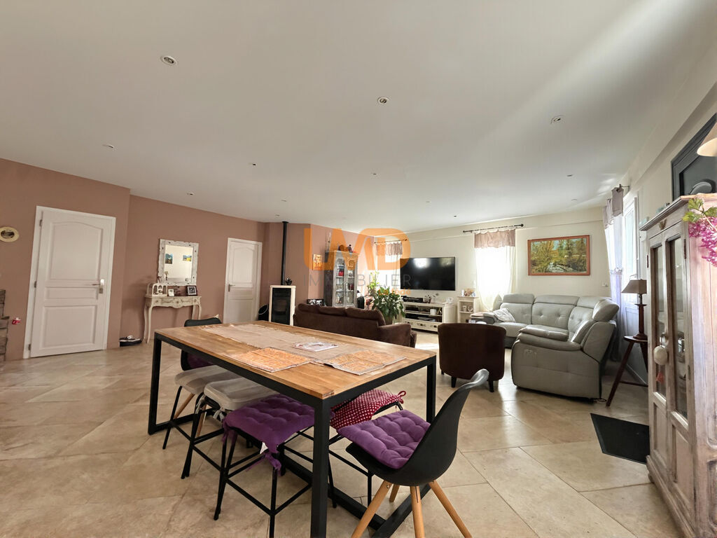 Photo 16 : Mas pierre rénové DPE A 3 suites terrain plat vue dégagée