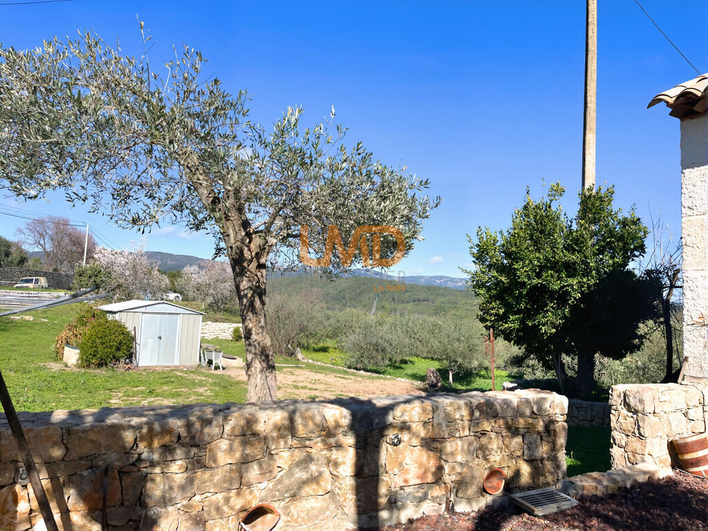 Photo 19 : Mas pierre rénové DPE A 3 suites terrain plat vue dégagée