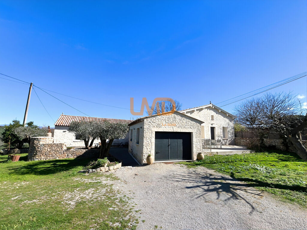 Photo 2 : Mas pierre rénové DPE A 3 suites terrain plat vue dégagée