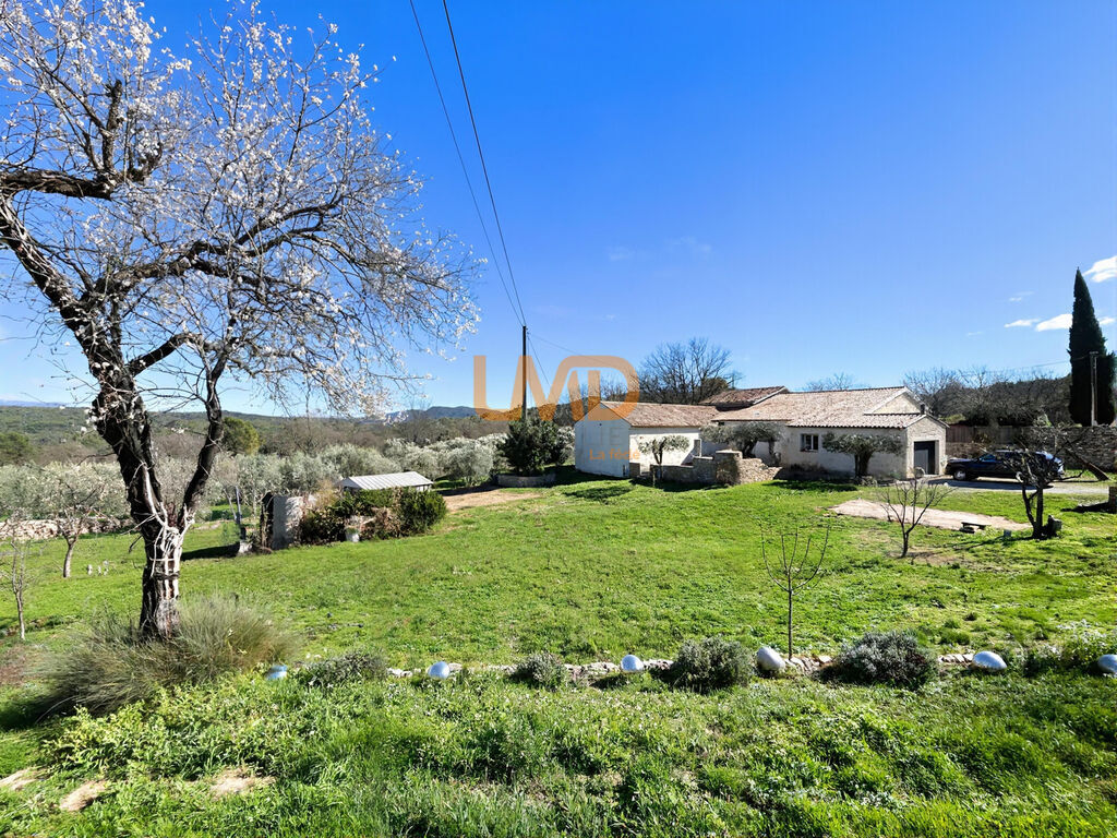 Photo 4 : Mas pierre rénové DPE A 3 suites terrain plat vue dégagée