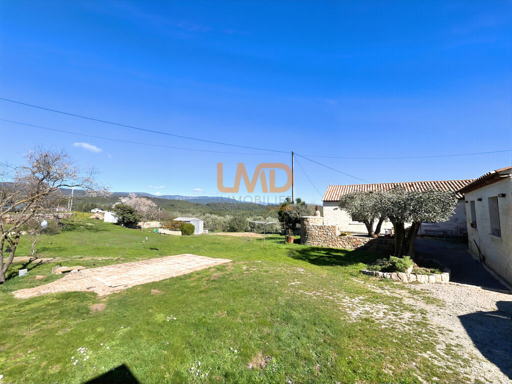 Photo 5 : Mas pierre rénové DPE A 3 suites terrain plat vue dégagée