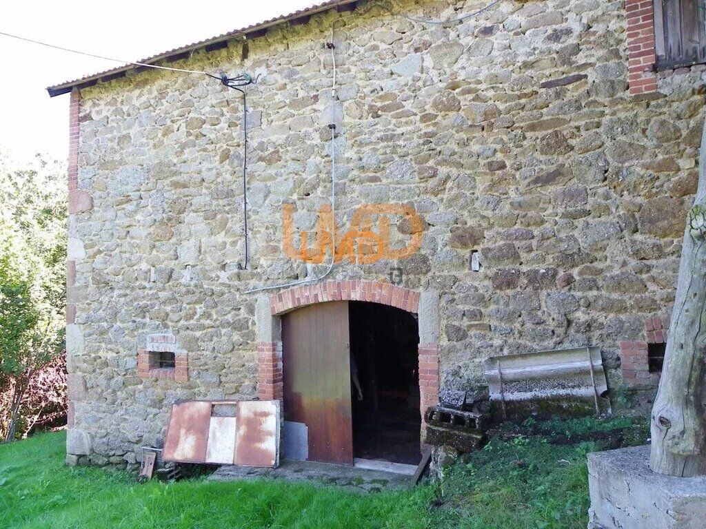 Photo 16 : ancien corps de ferme avec dépendances une grange sur étable
