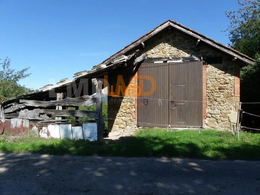 Photo 17 : ancien corps de ferme avec dépendances une grange sur étable