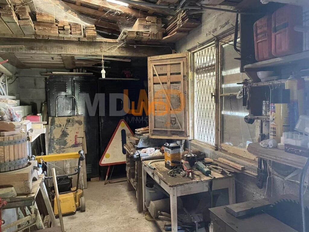 Photo 21 : ancien corps de ferme avec dépendances une grange sur étable