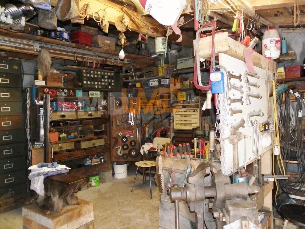 Photo 23 : ancien corps de ferme avec dépendances une grange sur étable