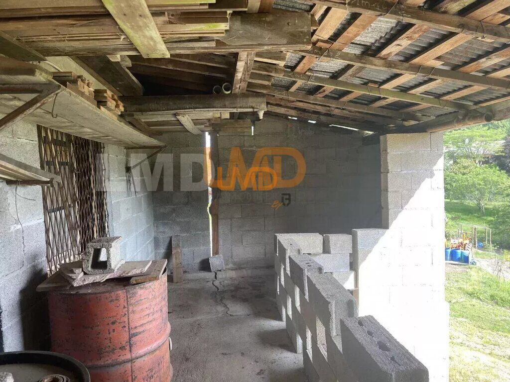 Photo 26 : ancien corps de ferme avec dépendances une grange sur étable