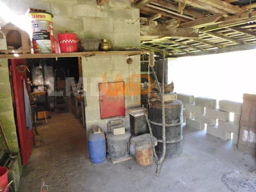 Photo 28 : ancien corps de ferme avec dépendances une grange sur étable