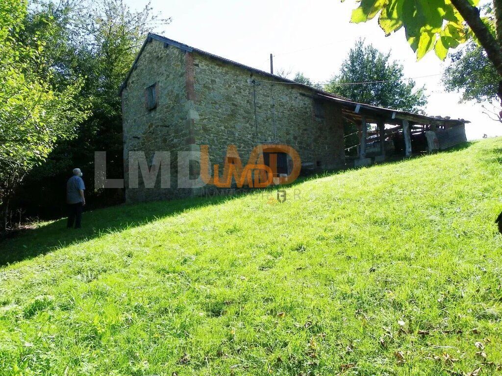 Photo 29 : ancien corps de ferme avec dépendances une grange sur étable