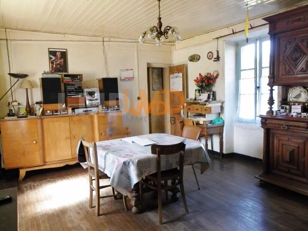 Photo 5 : ancien corps de ferme avec dépendances une grange sur étable