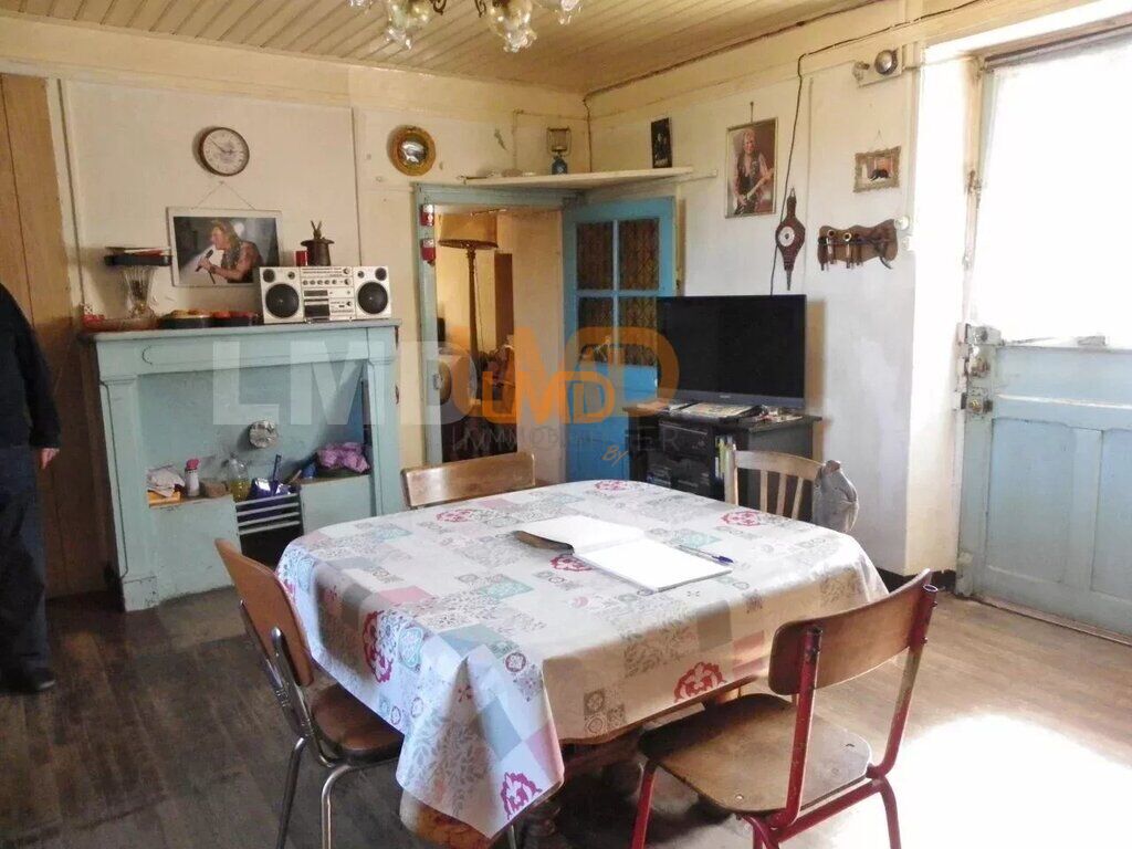 Photo 6 : ancien corps de ferme avec dépendances une grange sur étable