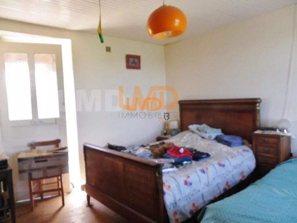 Photo 8 : ancien corps de ferme avec dépendances une grange sur étable