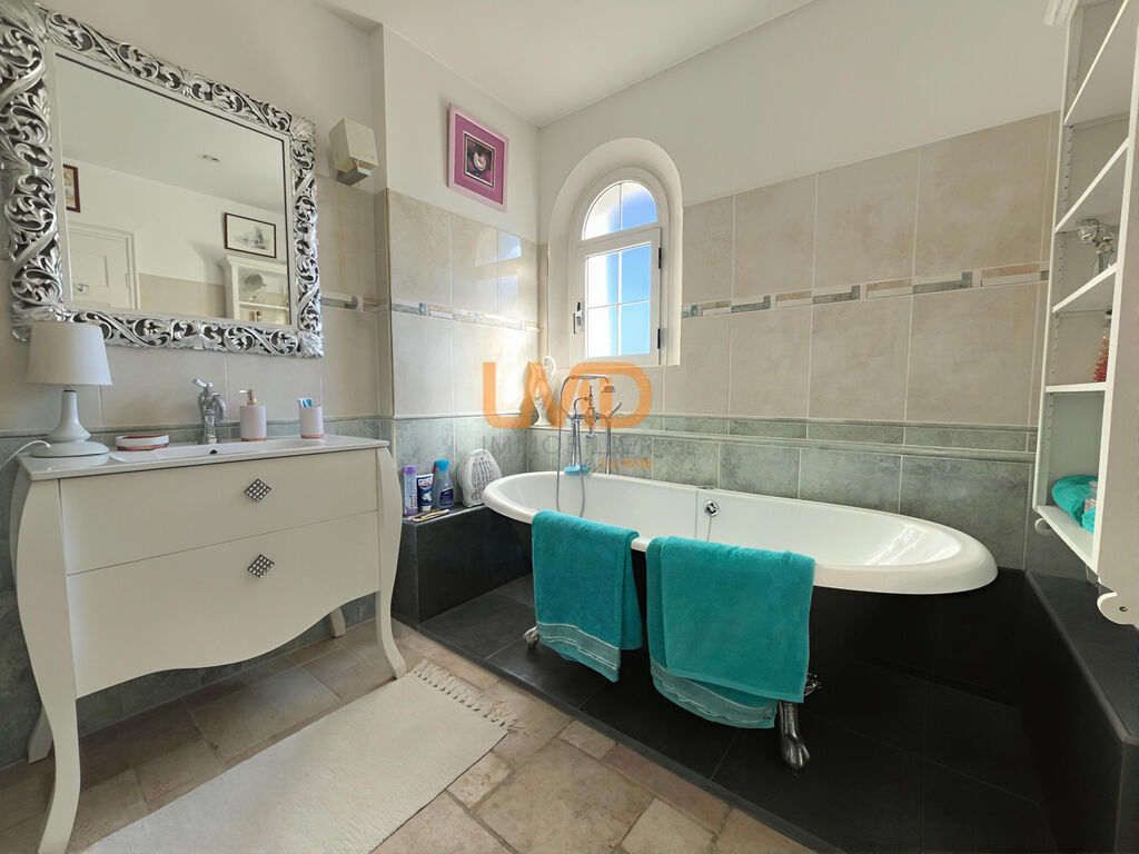 Photo 21 : Propriete prestige piscine terrain 5489 m2 Trans en Provence