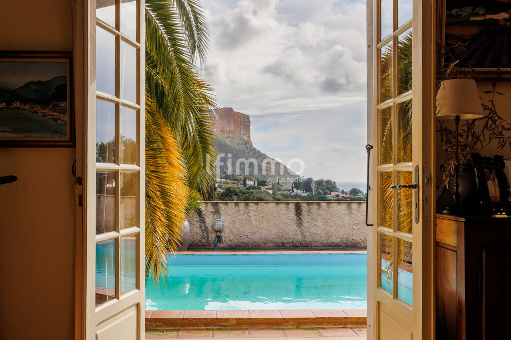 Photo 10 : Cassis - Maison de caractère-  10P - 260M2 - Vue Cap Canaille et