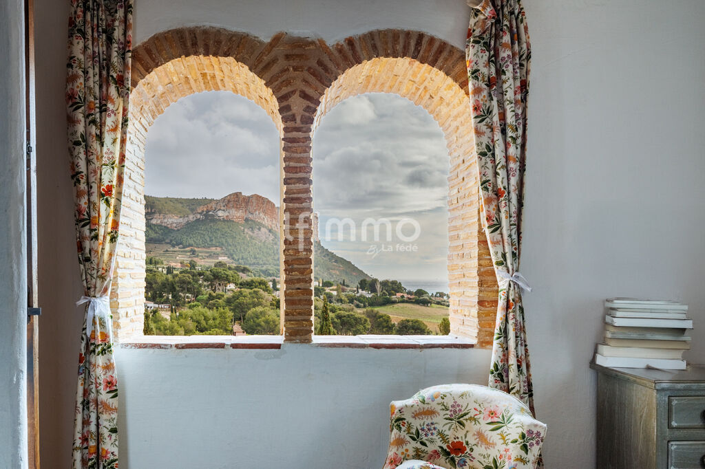 Photo 15 : Cassis - Maison de caractère-  10P - 260M2 - Vue Cap Canaille et