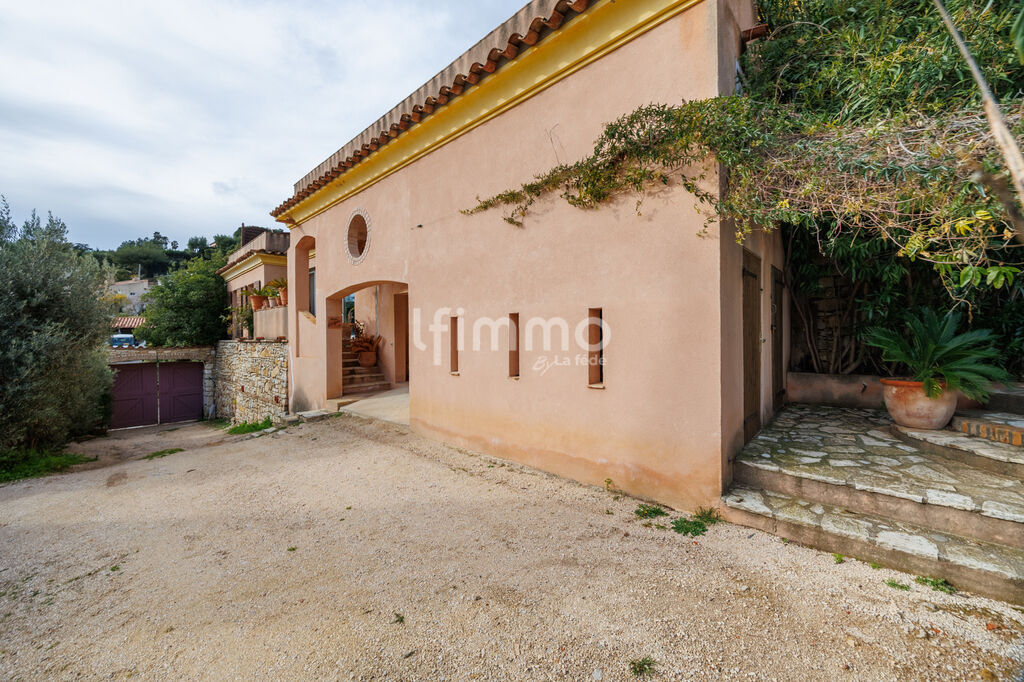 Photo 20 : Cassis - Maison de caractère-  10P - 260M2 - Vue Cap Canaille et