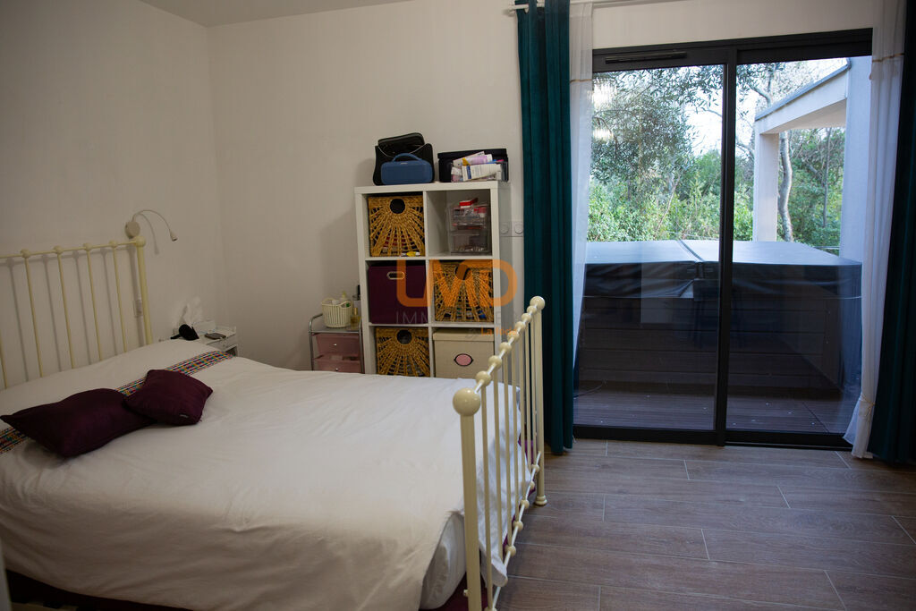 Photo 12 : Propriété- 6 pièces-piscine-garage