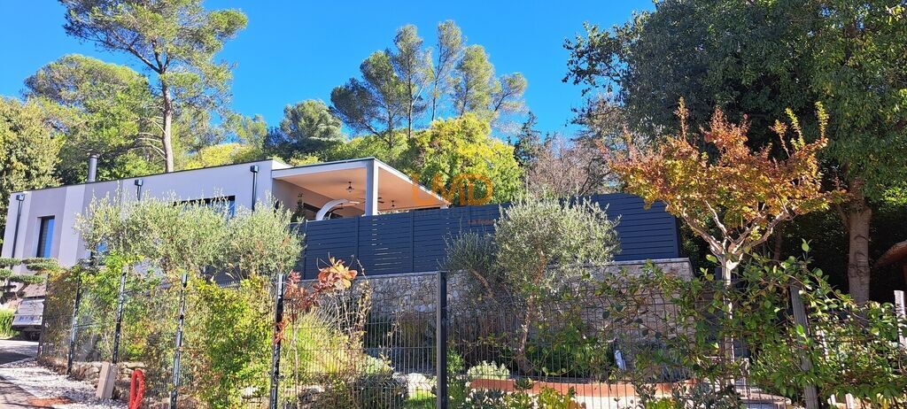 Photo 13 : Propriété- 6 pièces-piscine-garage