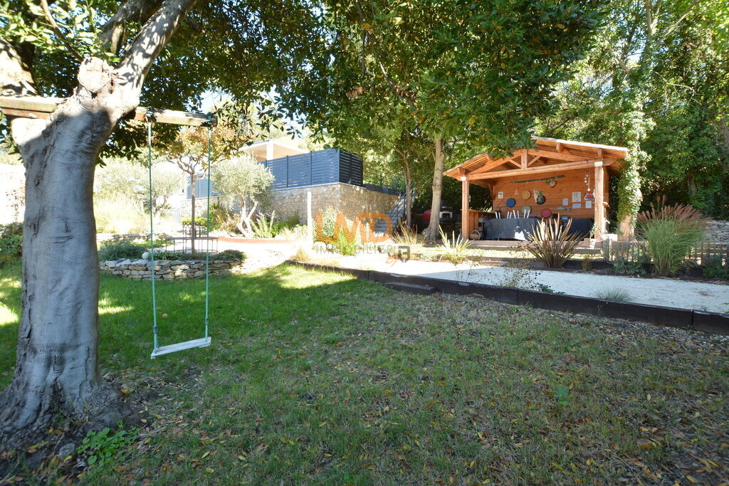 Photo 17 : Propriété- 6 pièces-piscine-garage