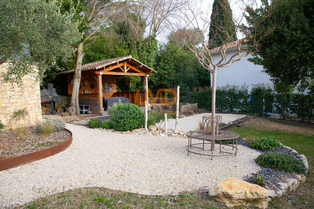 Photo 18 : Propriété- 6 pièces-piscine-garage