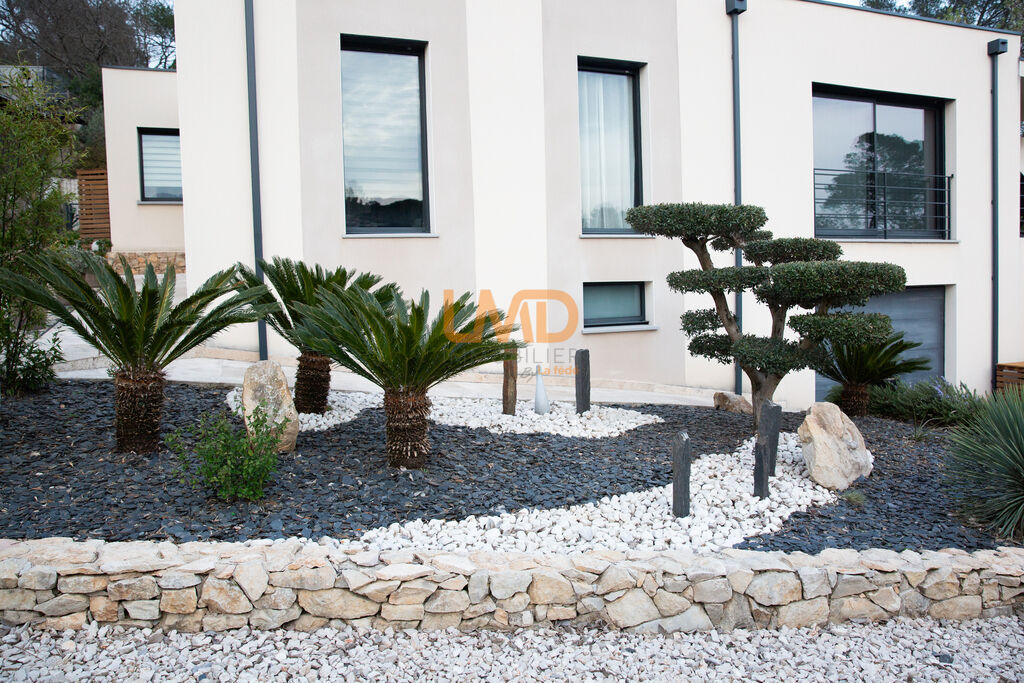 Photo 20 : Propriété- 6 pièces-piscine-garage