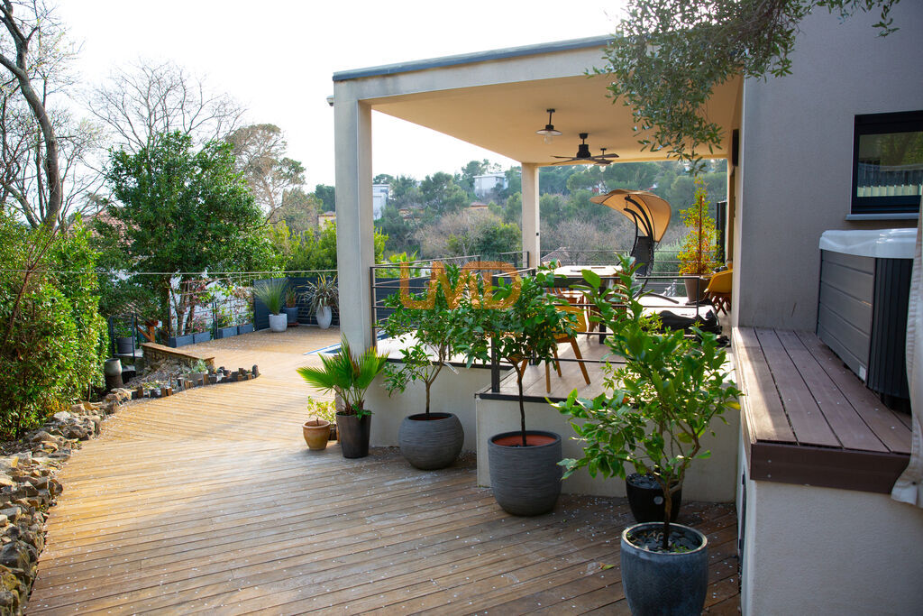 Photo 3 : Propriété- 6 pièces-piscine-garage