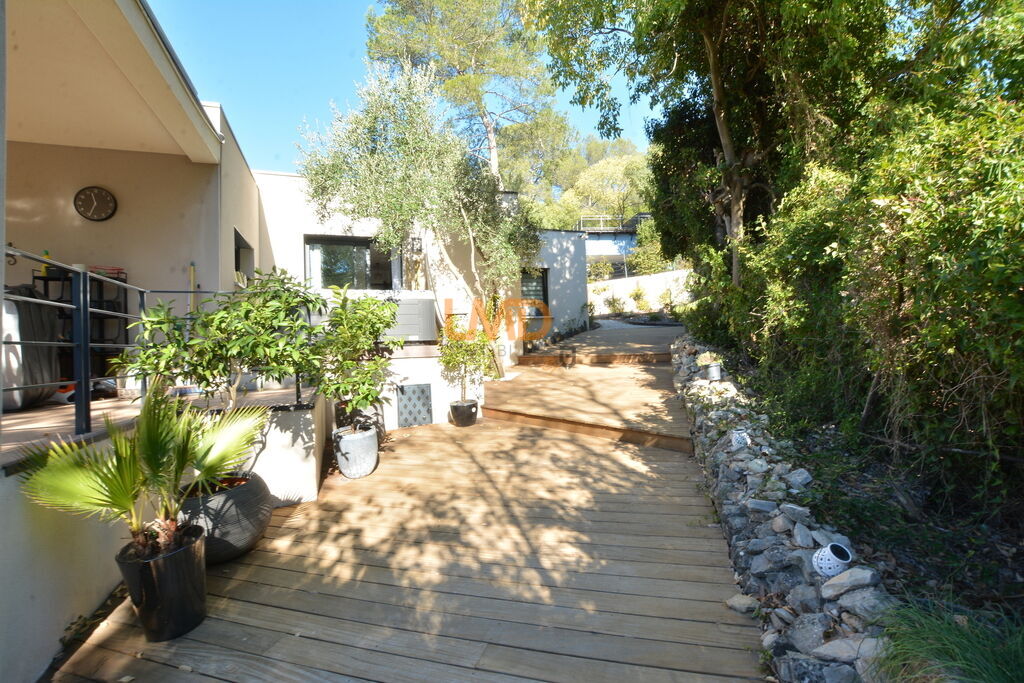 Photo 4 : Propriété- 6 pièces-piscine-garage