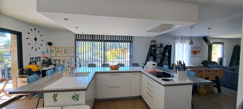 Photo 5 : Propriété- 6 pièces-piscine-garage