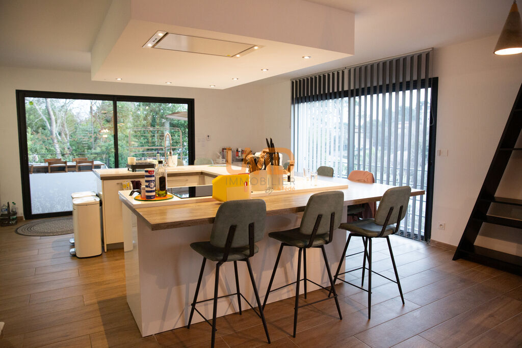 Photo 6 : Propriété- 6 pièces-piscine-garage