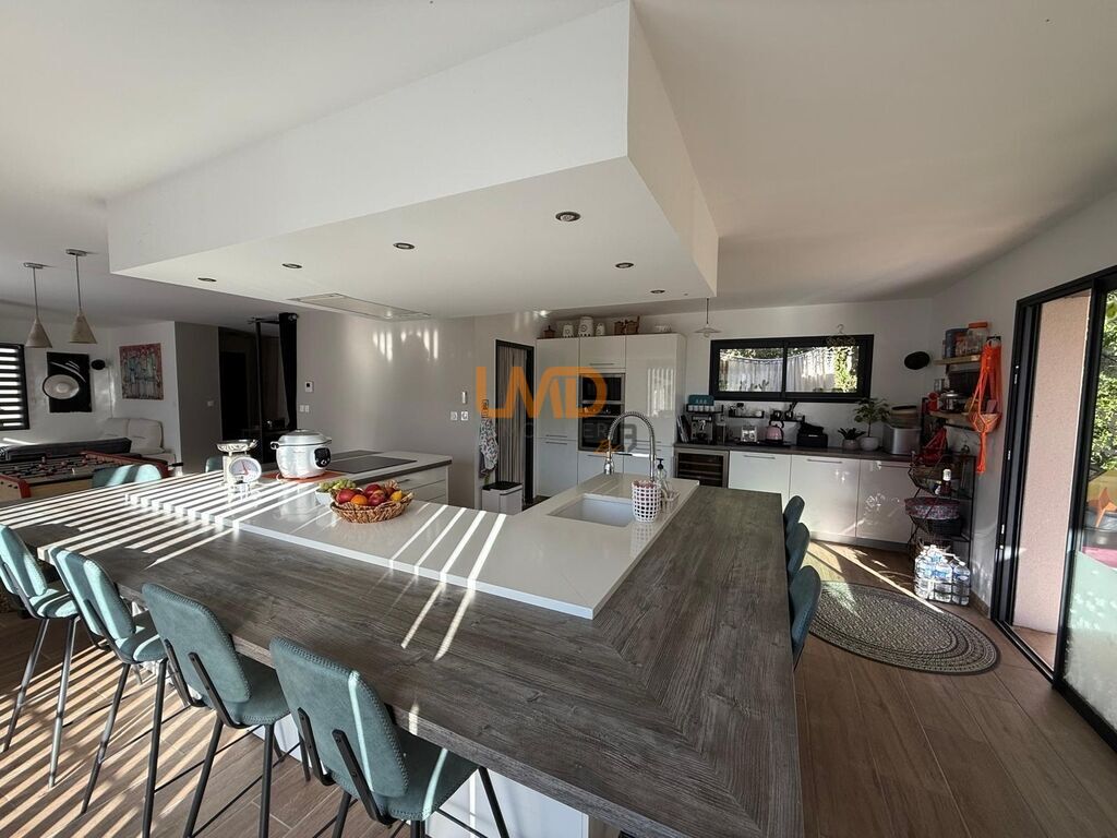 Photo 7 : Propriété- 6 pièces-piscine-garage