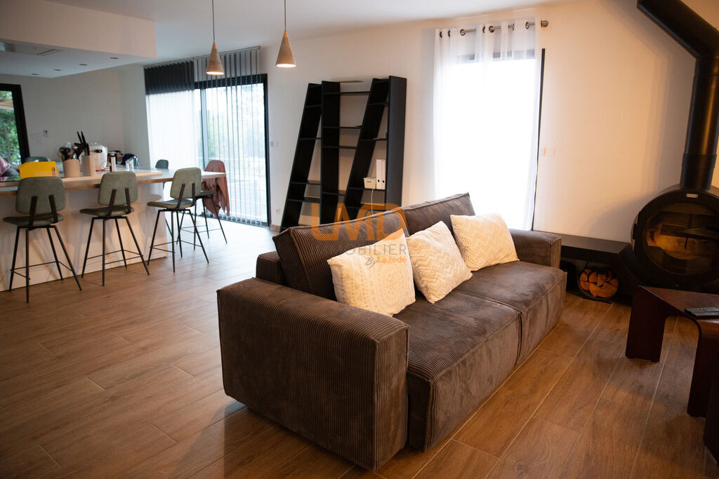 Photo 9 : Propriété- 6 pièces-piscine-garage