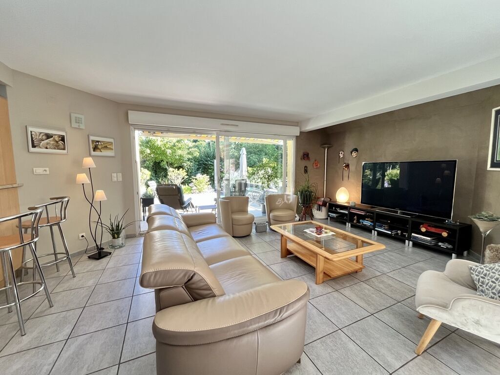 Photo 10 : Maison 231m² 8 Pièces, 6 chambres en 2 appartements sur 8,68 are