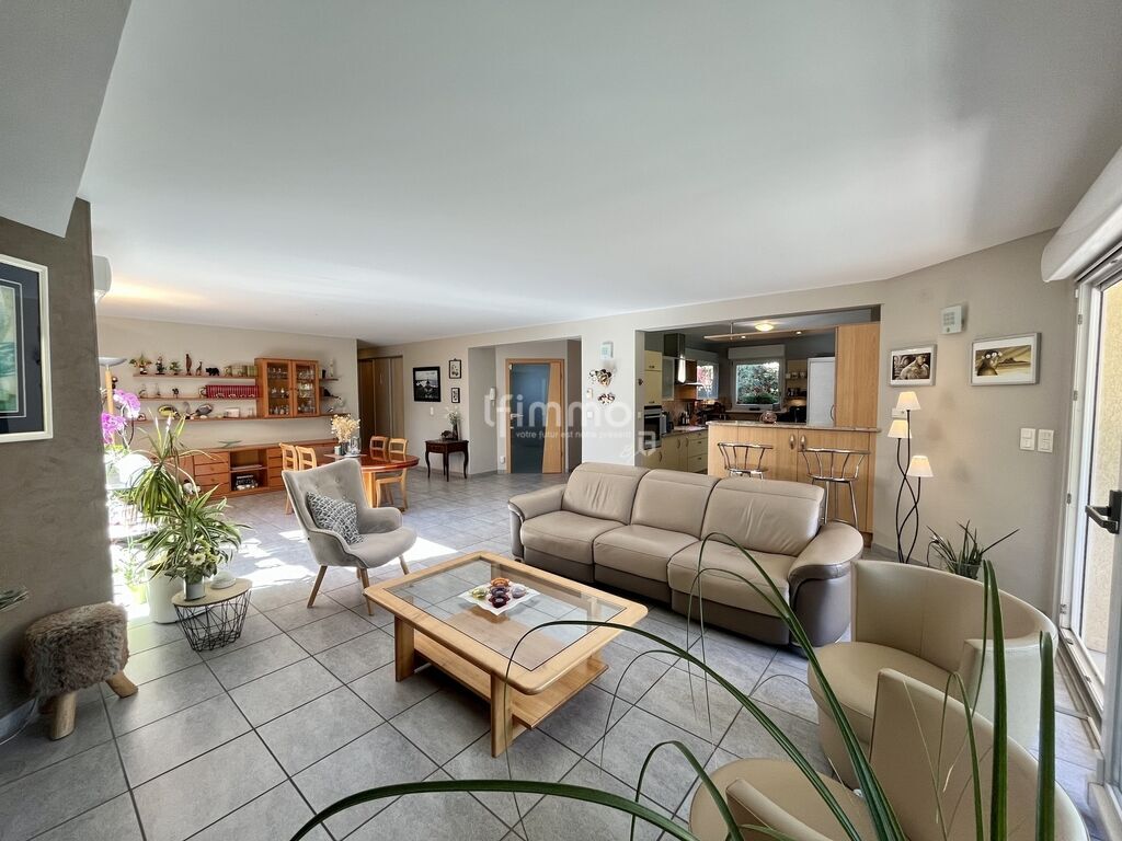 Photo 11 : Maison 231m² 8 Pièces, 6 chambres en 2 appartements sur 8,68 are