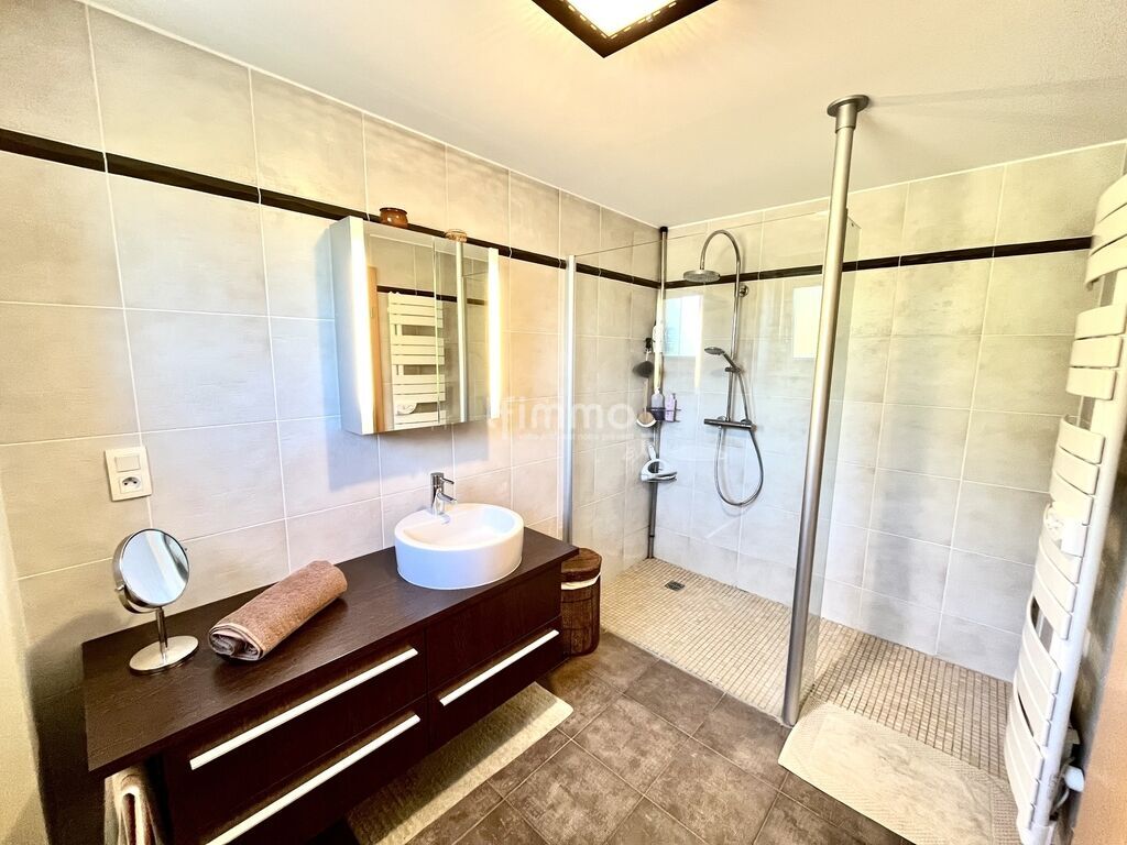 Photo 16 : Maison 231m² 8 Pièces, 6 chambres en 2 appartements sur 8,68 are