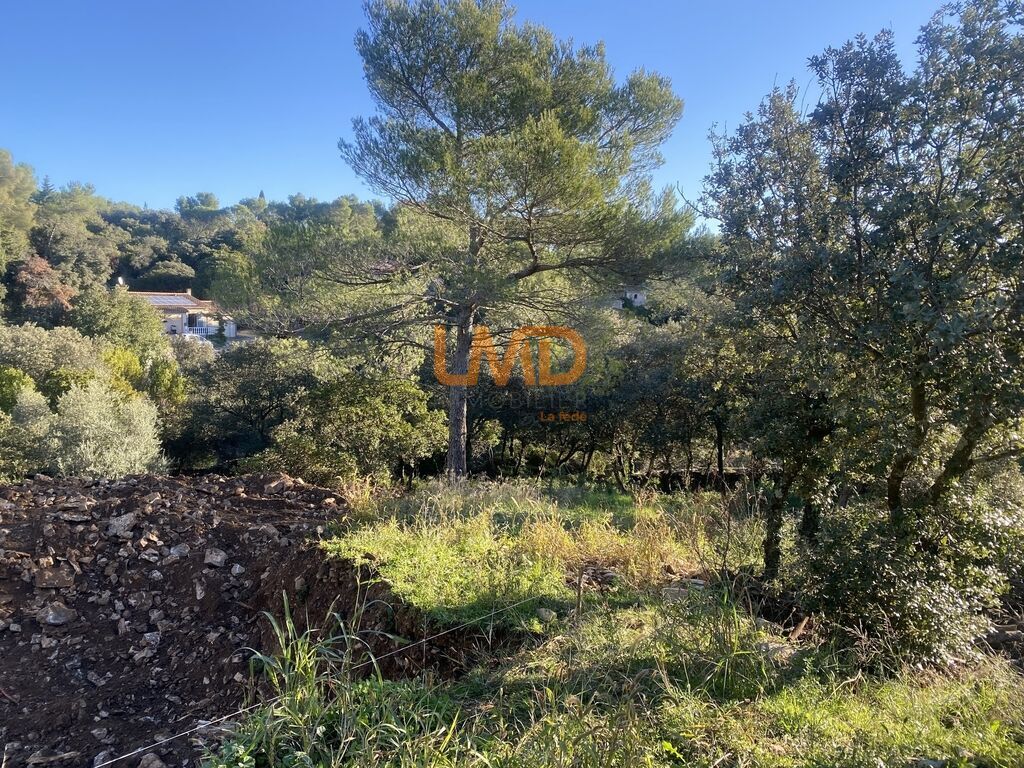 Photo 2 : Terrain avec permis et fondations d'une maison