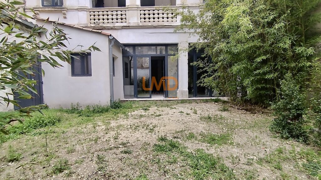 Photo 1 : Grand appartement avec studios, jardin et piscine, centre-ville