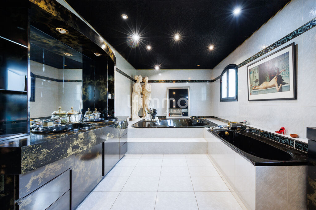 Photo 11 : Les Médecins - Maison Familiale -  6/7P - 240M2 + Dépendance