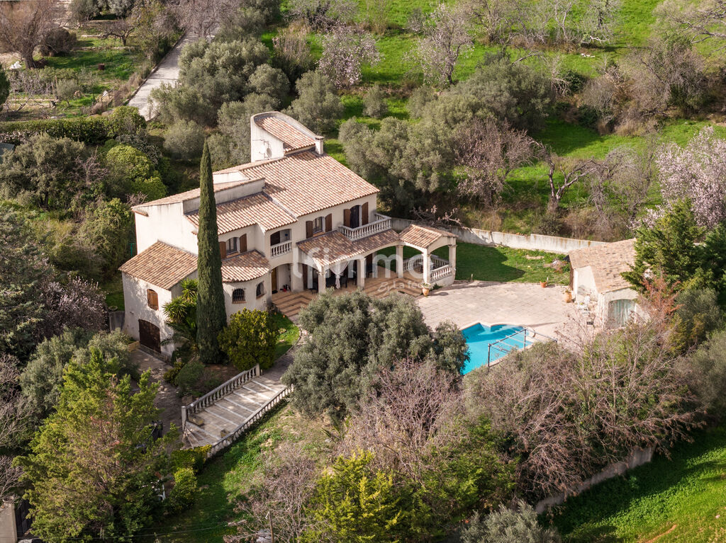 Photo 1 : Les Médecins - Maison Familiale -  6/7P - 240M2 + Dépendance