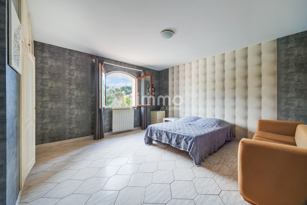 Photo 8 : Les Médecins - Maison Familiale -  6/7P - 240M2 + Dépendance